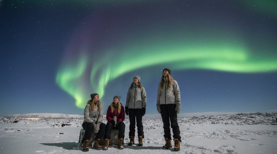 What to Wear for a Northern Lights Tour in Iceland: The 2026 Pro Guide - Hero Image